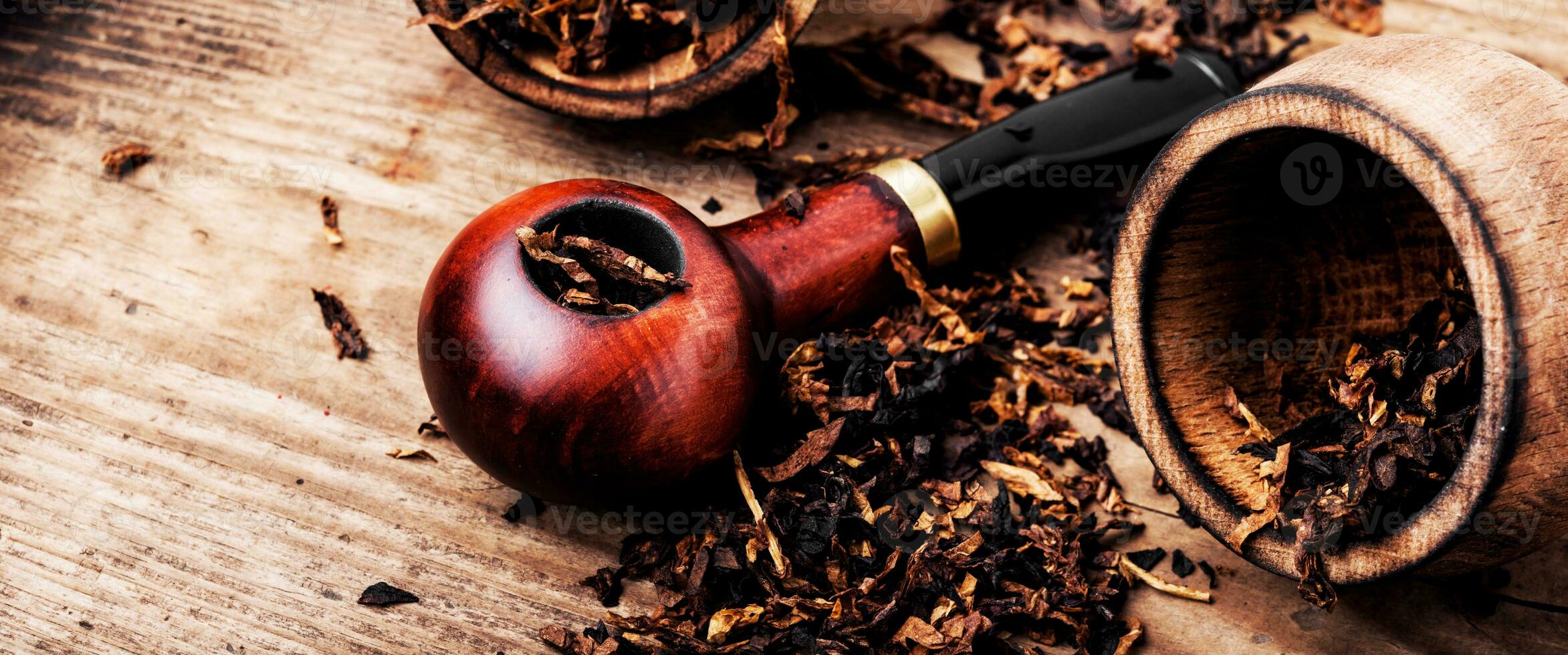 Smoking pipe and tobacco photo