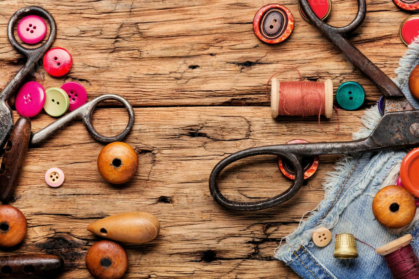 Sewing threads and accessories photo
