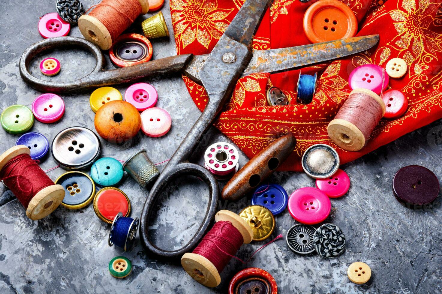 Sewing threads and accessories photo