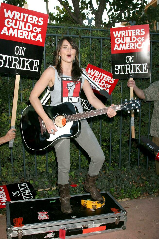 KT Tunstall performs on the picket line supporting striking WGA Writers Outside the Disney Studios Burbank CA November 14 2007 2007 photo