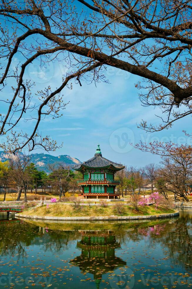 hyangwonjeong pabellón, gyeongbokgung palacio, seúl, sur Corea foto