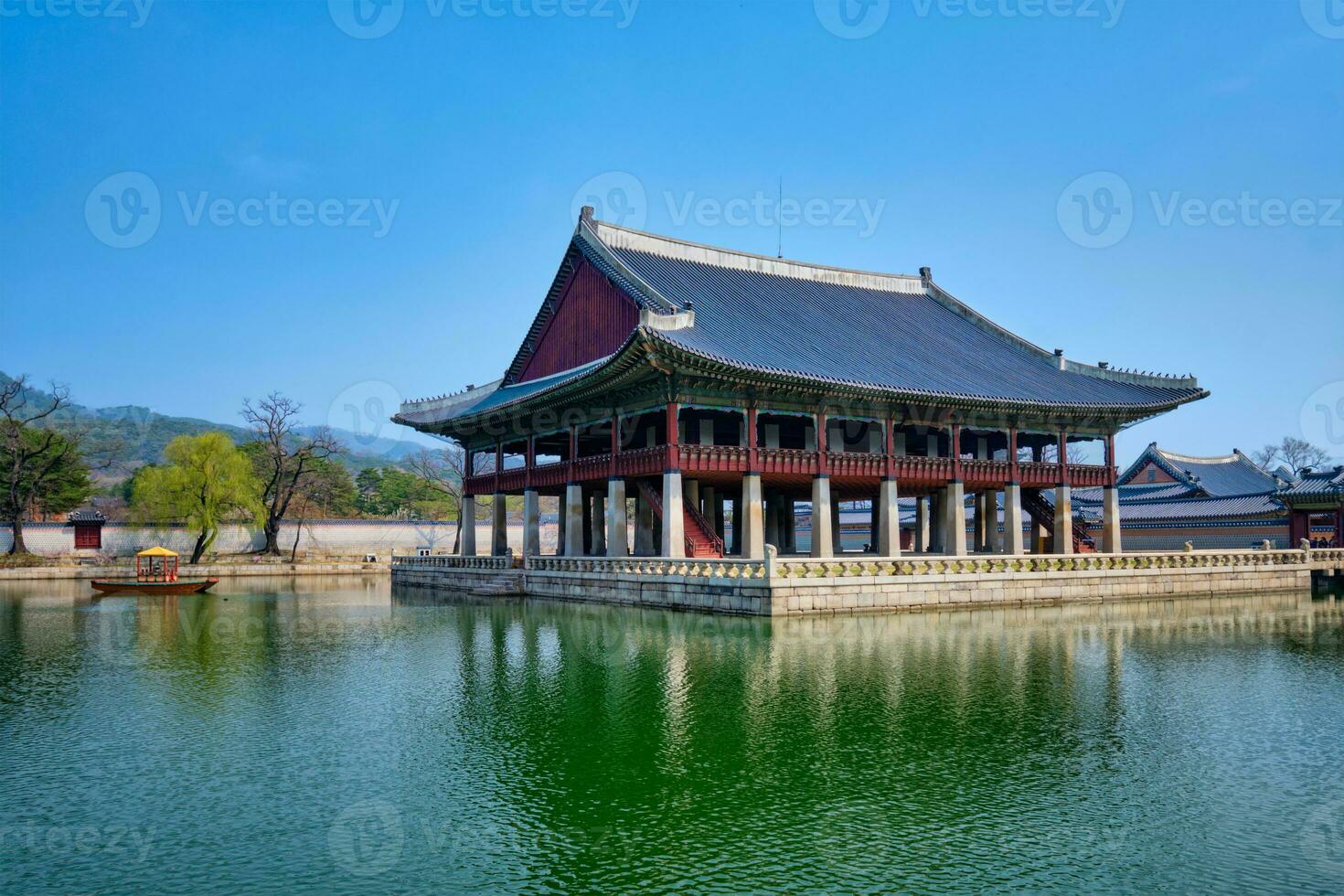 Gyeonghoeru Pavillion Royal Banquet Hall in Gyeongbokgung Palace, Seoul photo