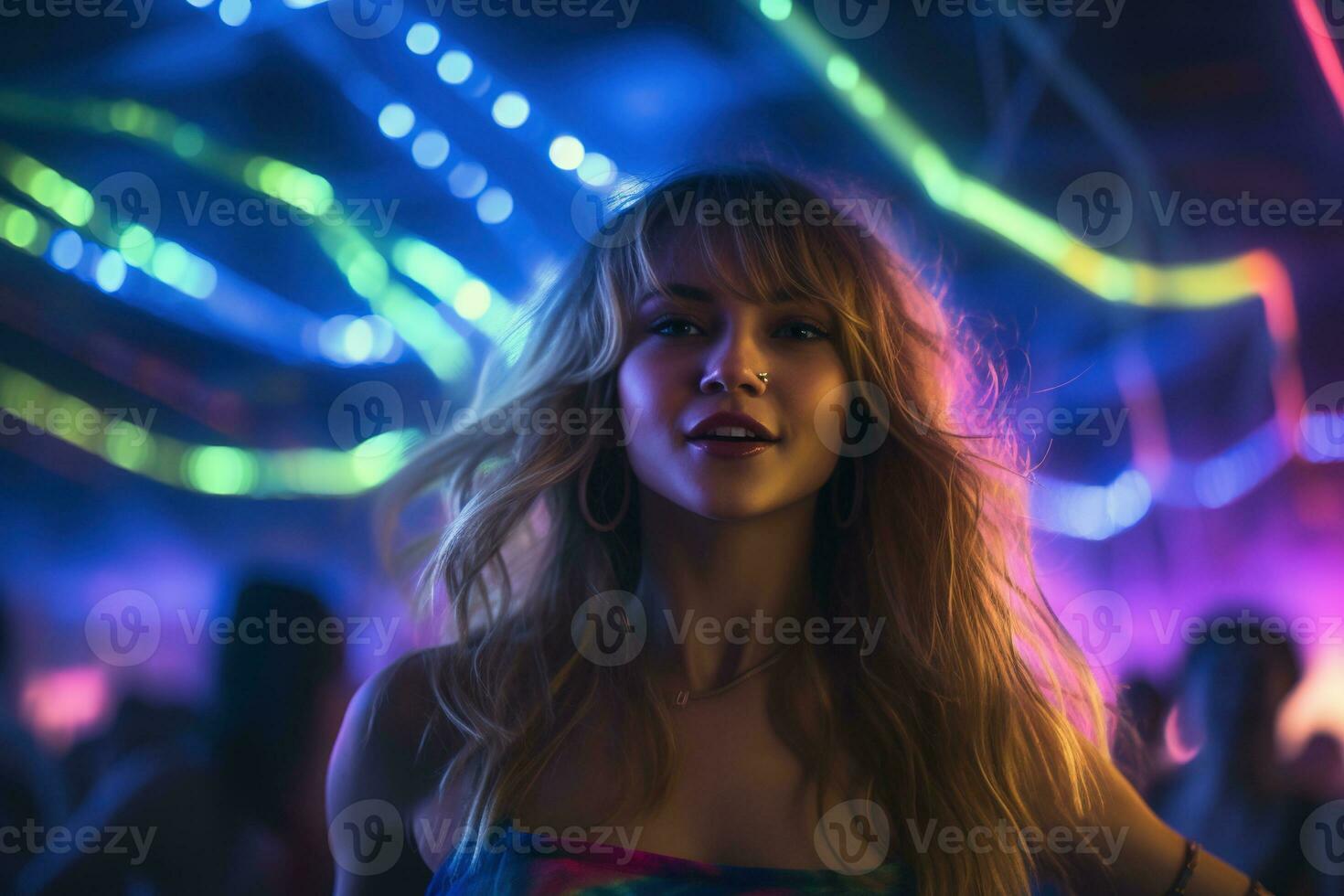 retrato de joven hermosa mujer bailando en noche club con luces. ai generado foto