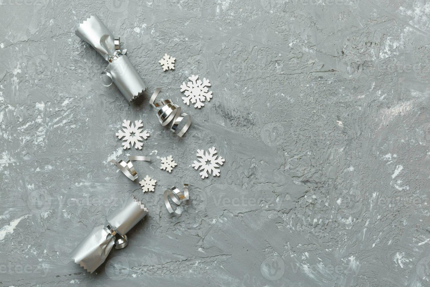 Christmas crackers with shiny confetti on color background, top view, copy space photo