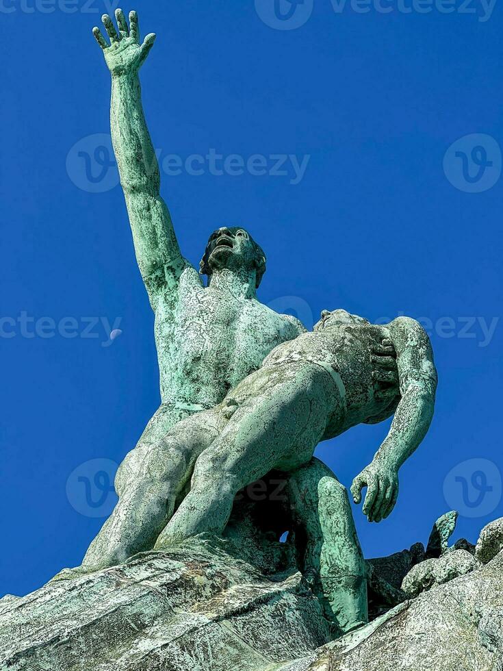 Monumento a el héroes y víctimas de el mar foto