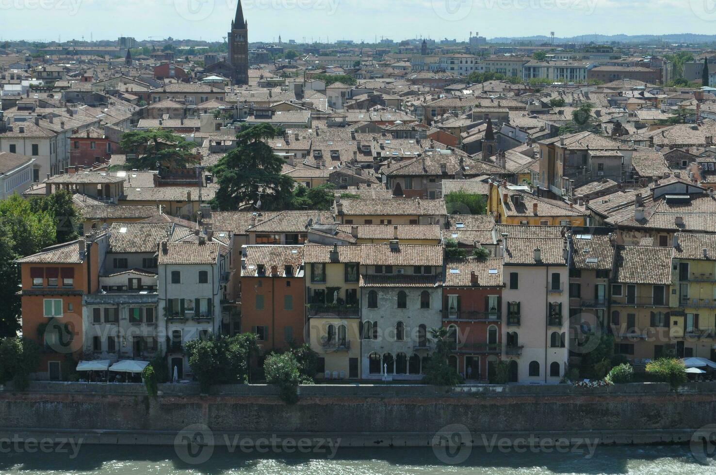 vista de la ciudad de verona foto