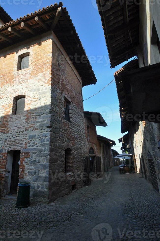 villa medieval de ricetto en candelo foto