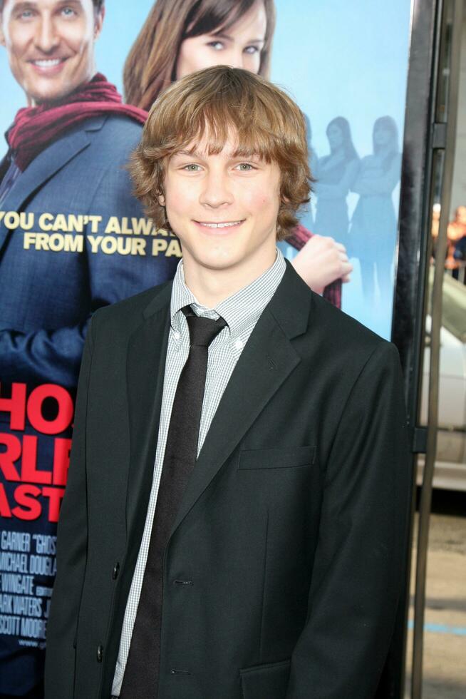 logan molinero llegando a el fantasmas de novias pasado estreno a graumans chino teatro en los angeles California en abril 27 2009 foto