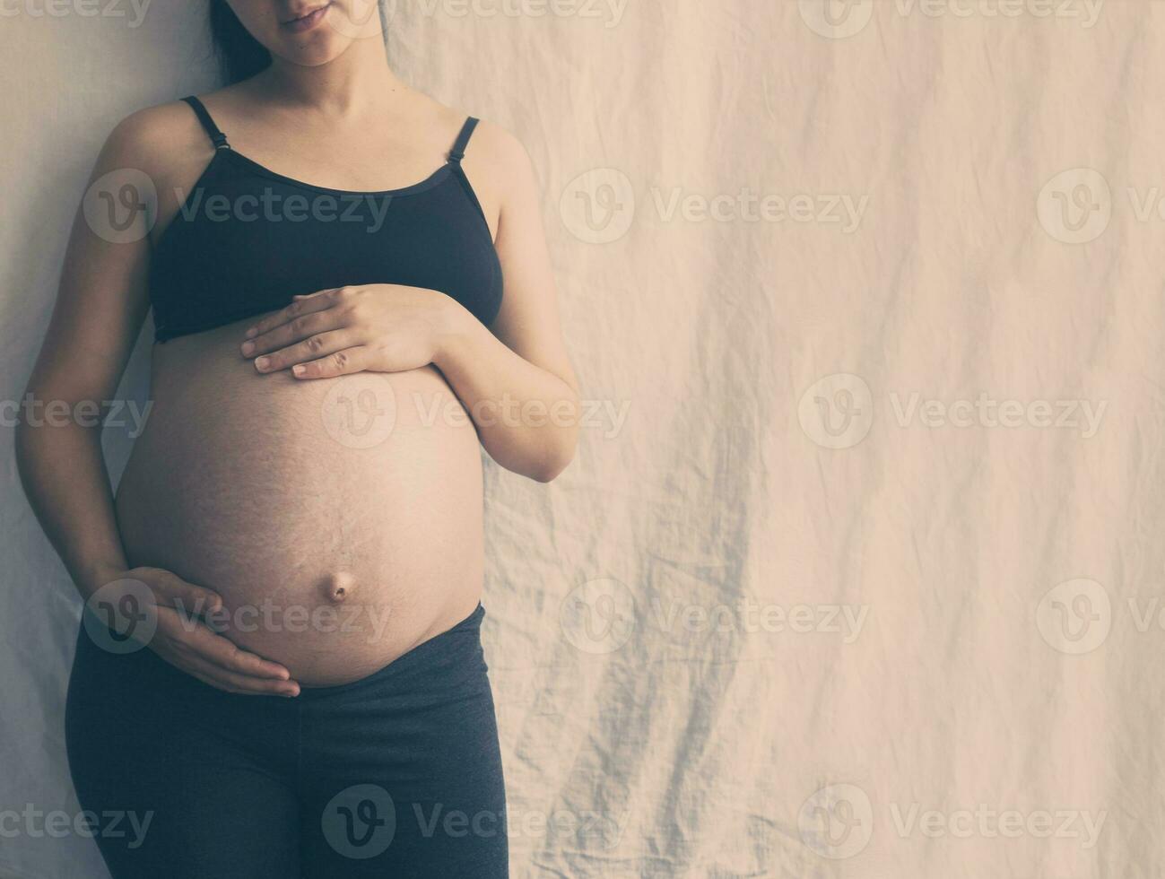 embarazada mujer. Noveno mes de el embarazo. Copiar espacio foto