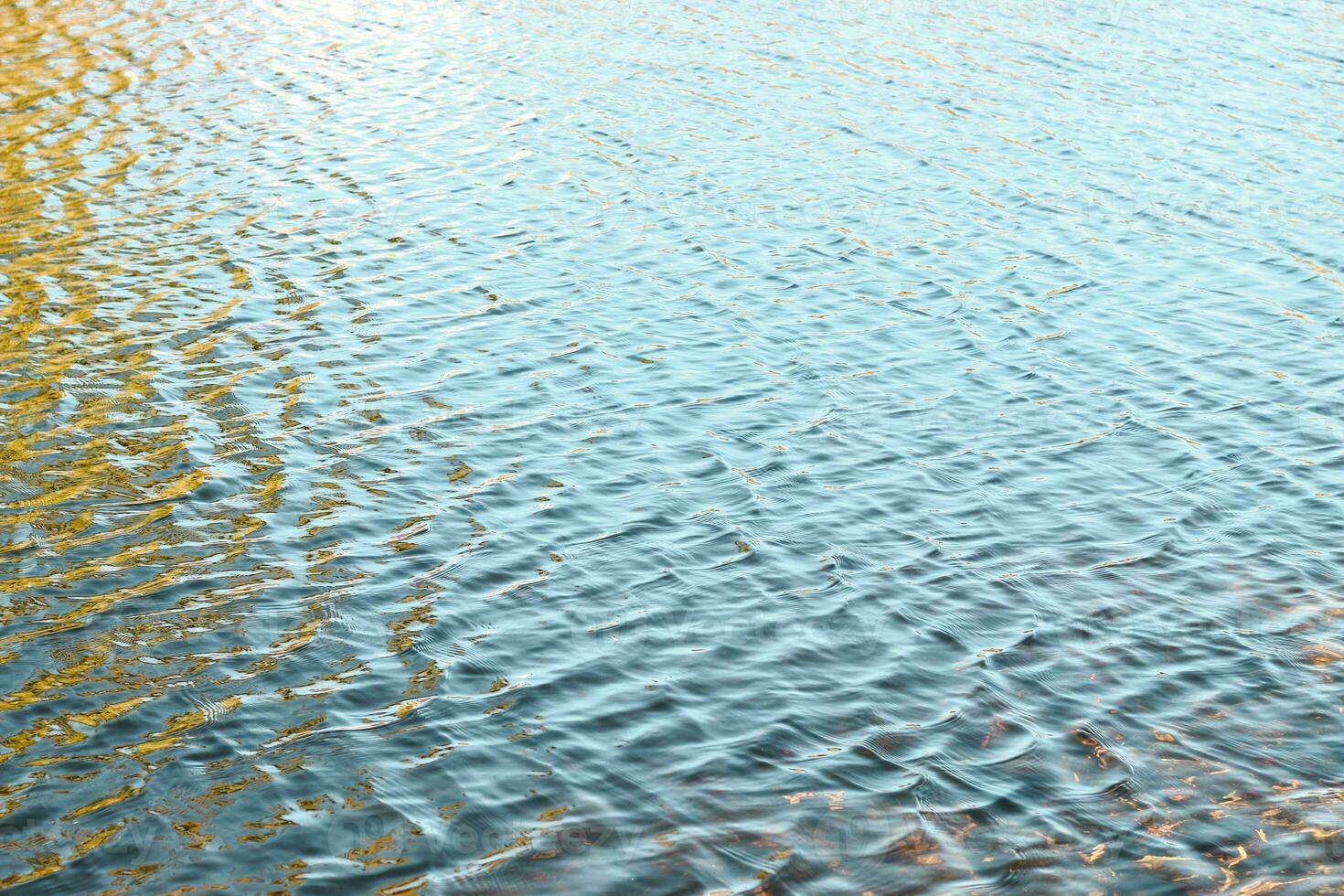 río superficie textura, olas brillante en el Dom. foto