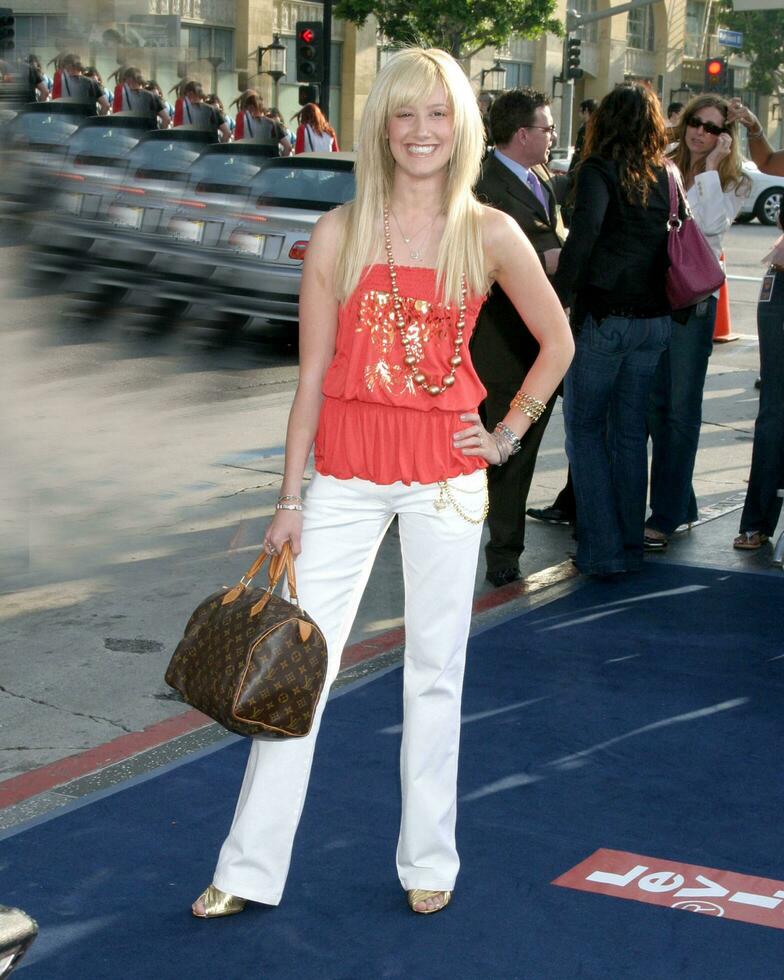 Taylor Dooley The Sisterhood of the Traveling Pants Premiere Hollywood CA May 31 2005 photo
