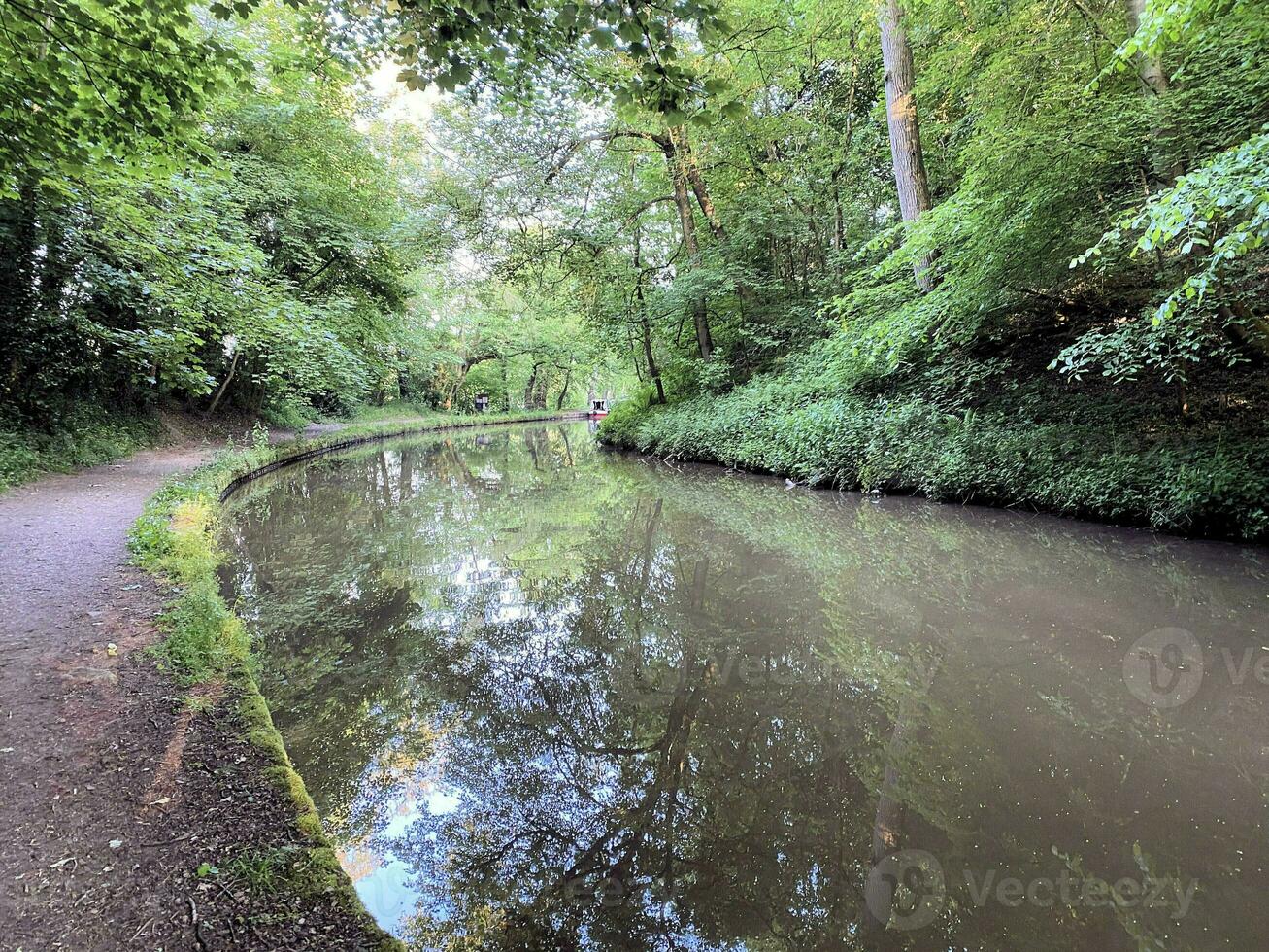 A view of the Shropshire Union Canal near Ellesmere photo