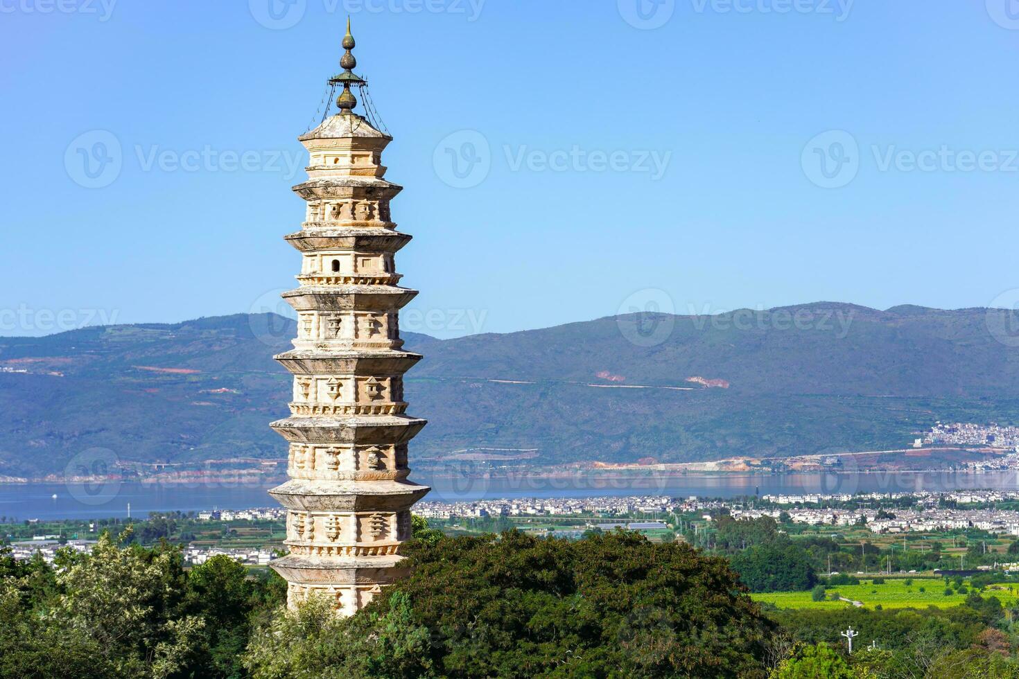 blanco Tres pagoda, chong sheng templo, dali ciudad, porcelana, un antiguo famoso turista atracción foto