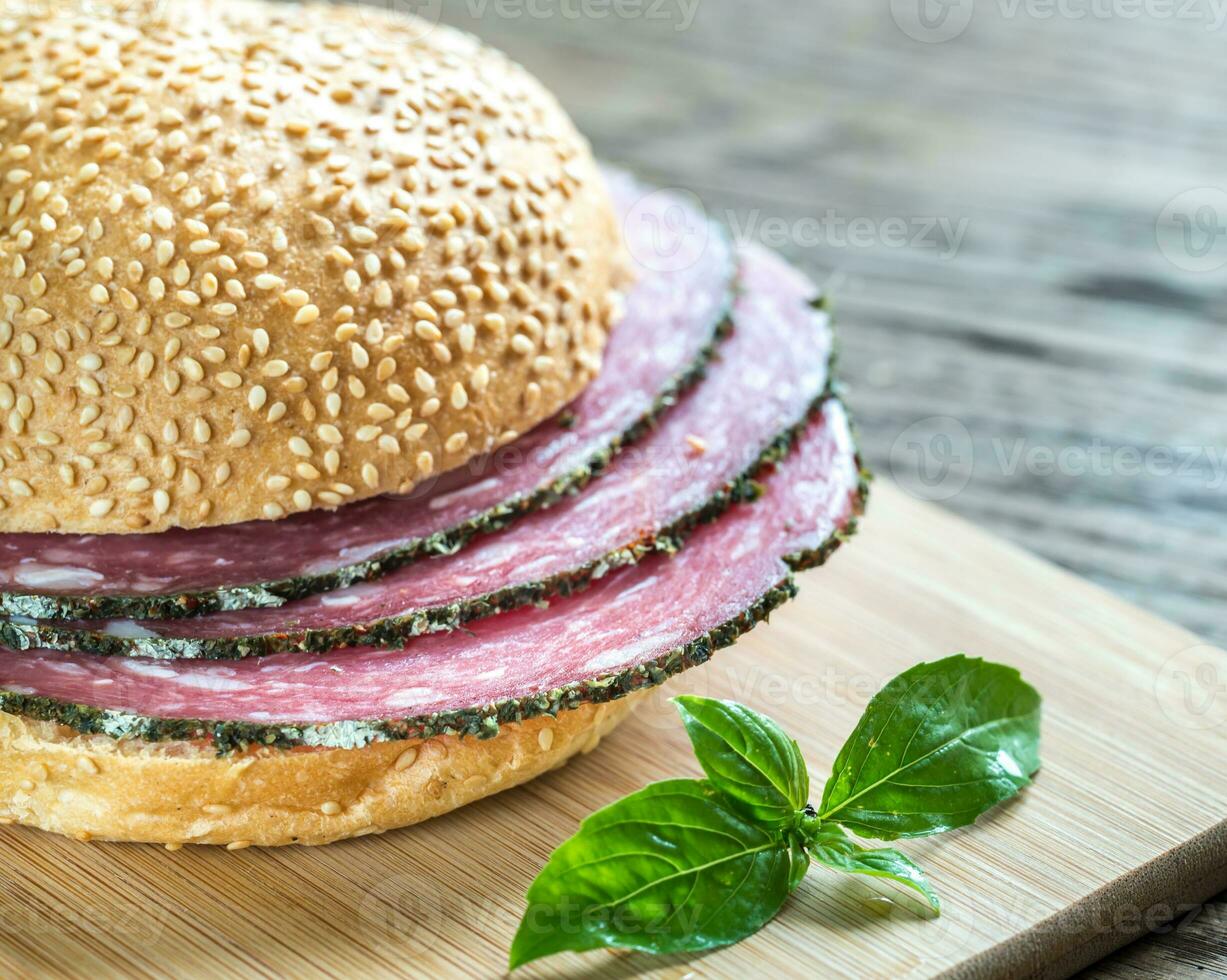 sandwich con salami foto