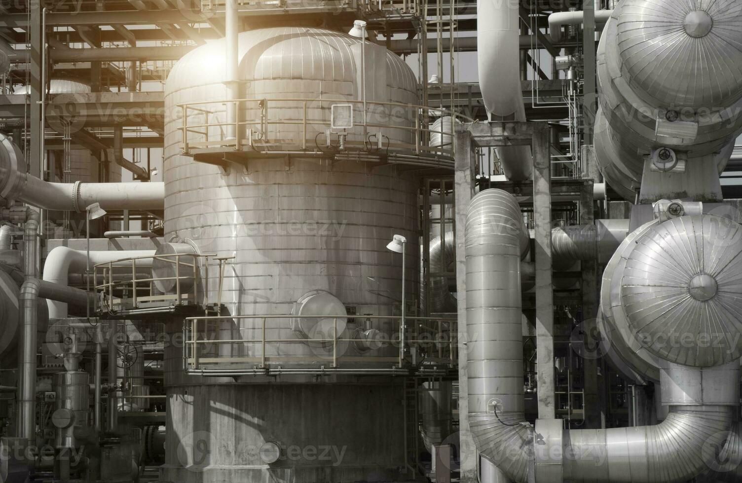vista industrial en la planta de refinería de petróleo de la zona industrial foto