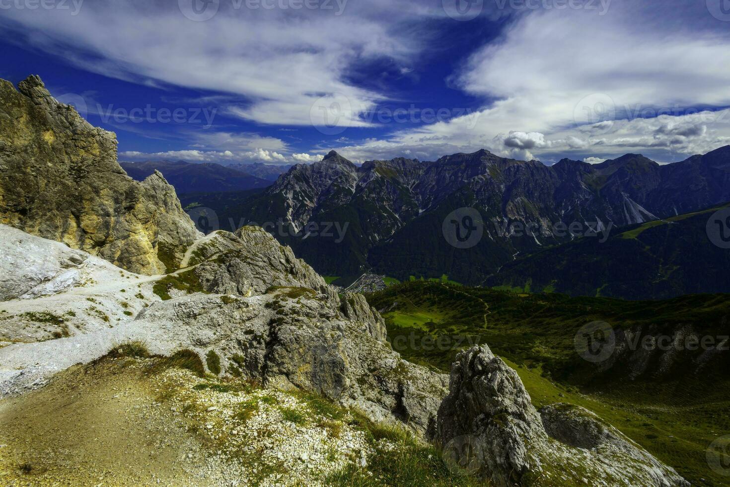 montaña paisaje de el stubai Alpes foto