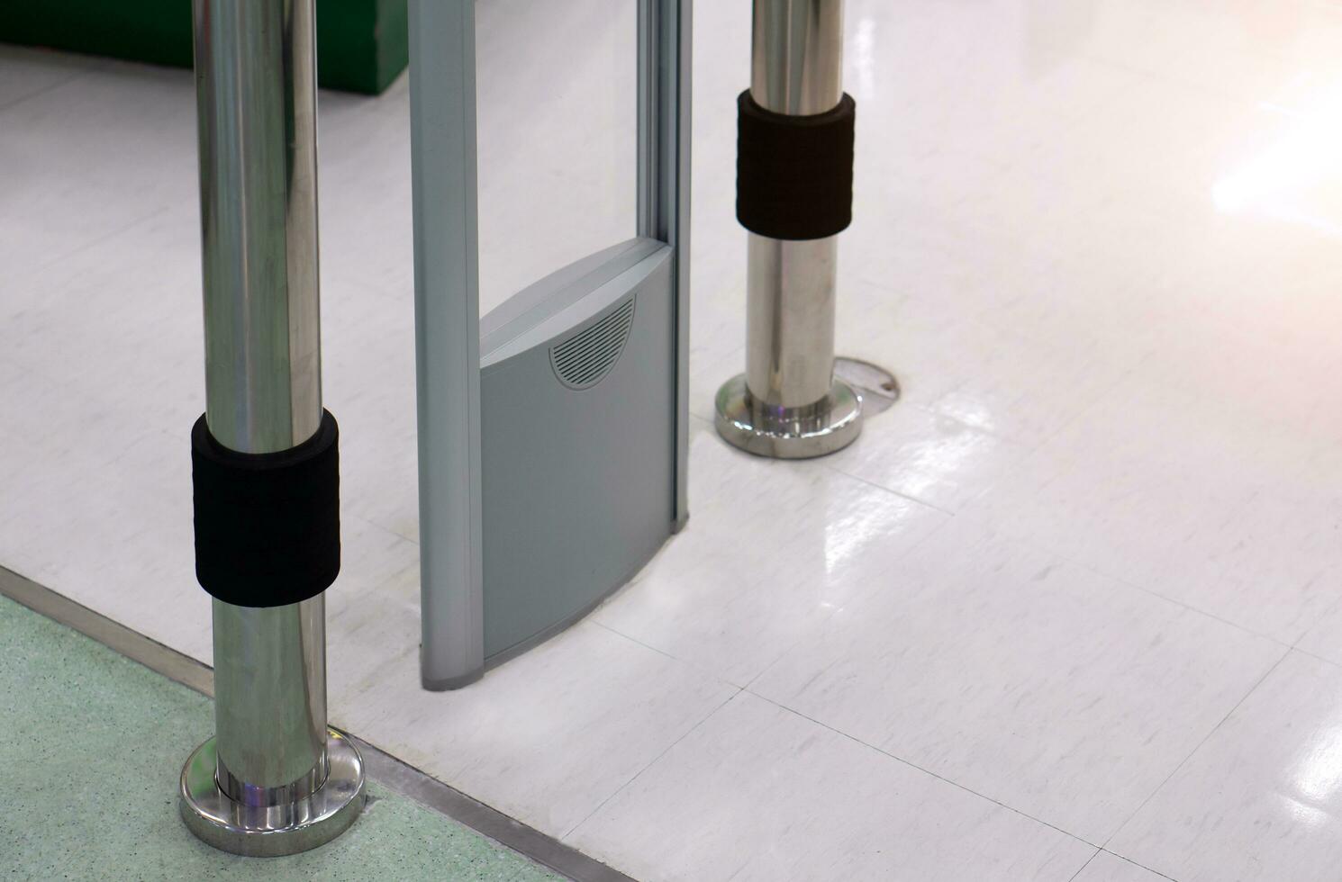 Anti-theft device Scanner entrance gate for prevent theft in supermarket store photo
