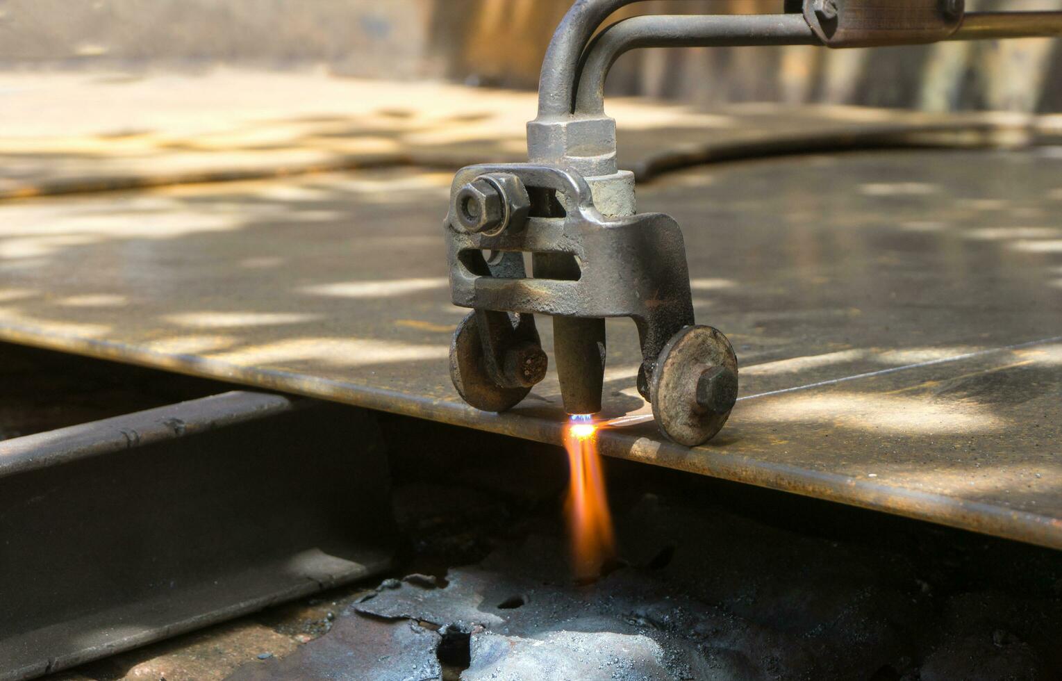 Cutting Steel plate photo