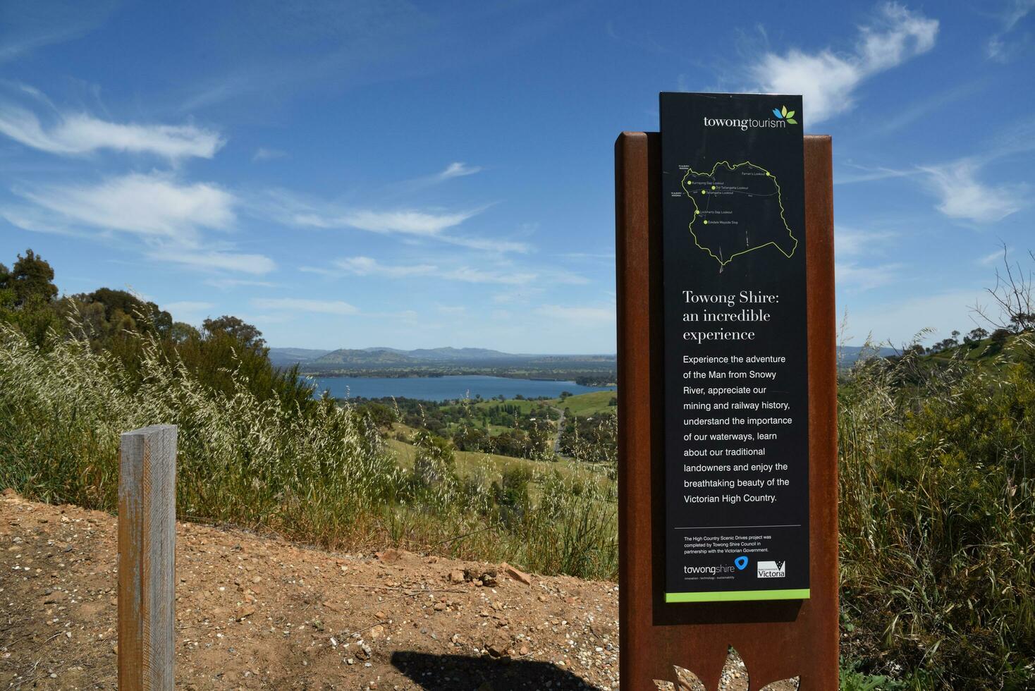 Bethanga, Victoria, Australia, - 29 October 2023 - Towong shire the Hume region in far North East Victoria with Scenic mountains view with Lake Hume from Kurrajong Gap Lookout. photo