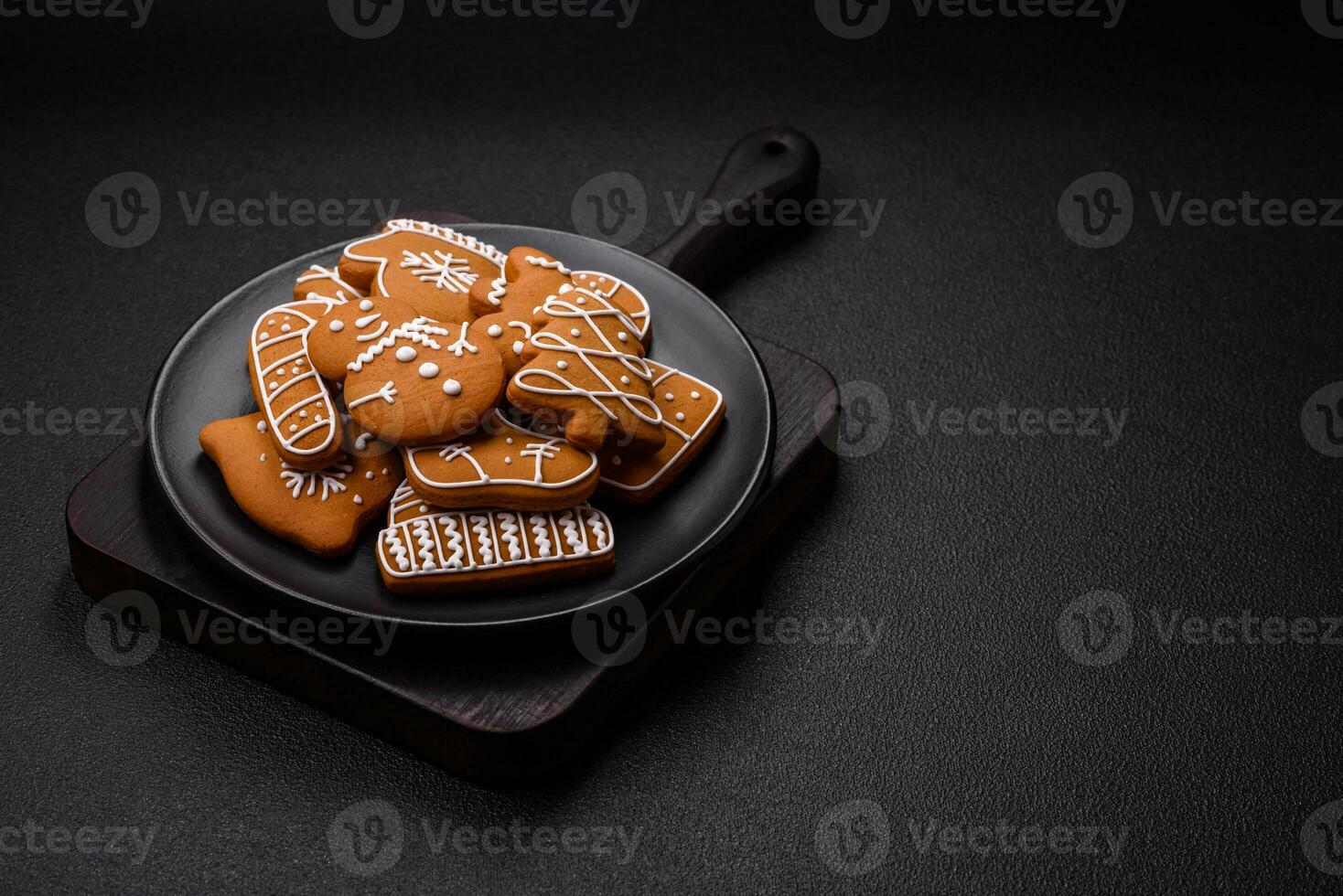 Delicious gingerbread cookies with honey, ginger and cinnamon photo