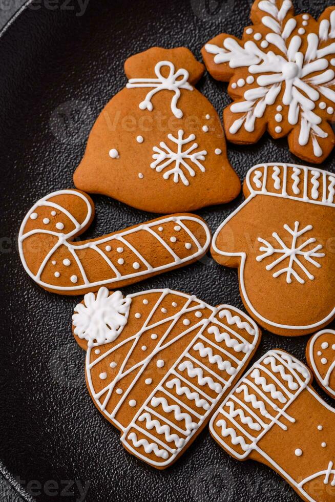 Delicious gingerbread cookies with honey, ginger and cinnamon photo