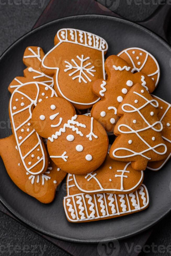 deliciosas galletas de jengibre con miel, jengibre y canela foto