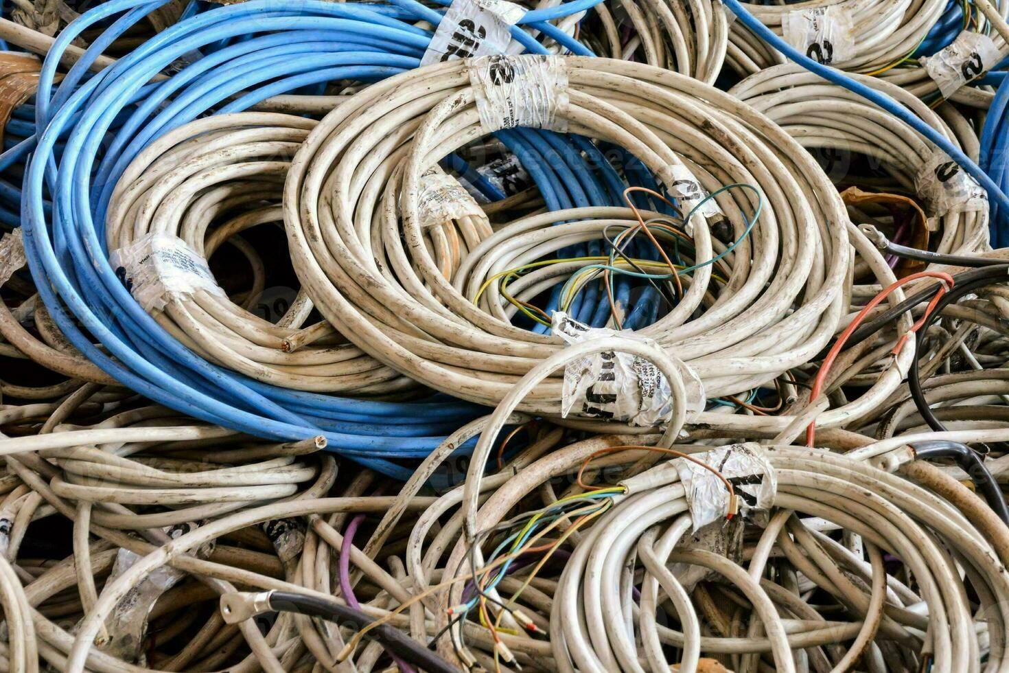 a pile of wires and cables in a pile photo