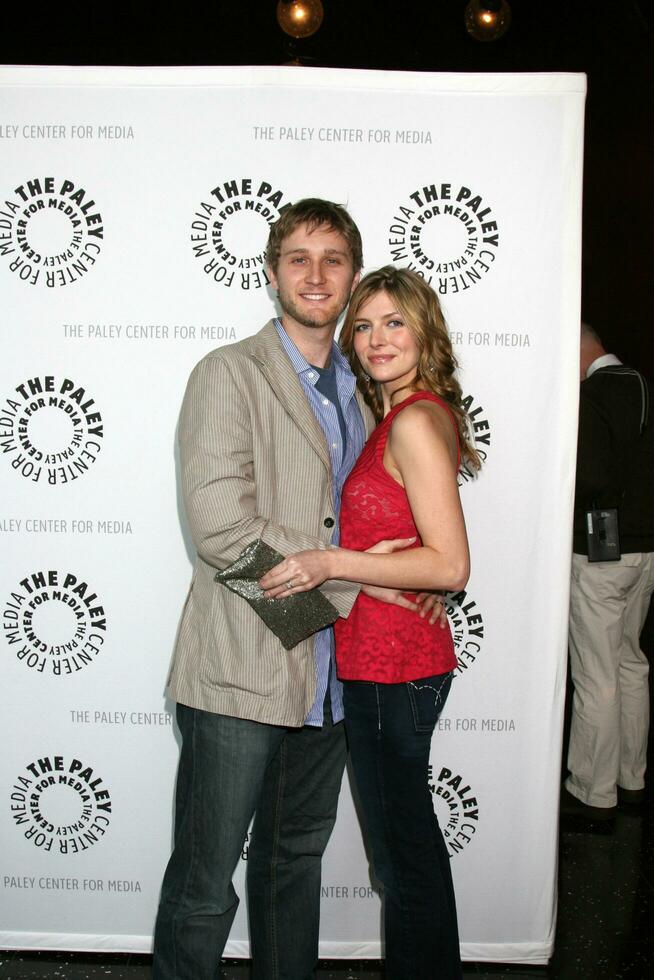 aarón estatón esposa enojado hombres paleyfest08 paley centrar para medios 24 Guillermo s paley televisión festival arco de luz teatro los angeles California marzo 27 2008 foto