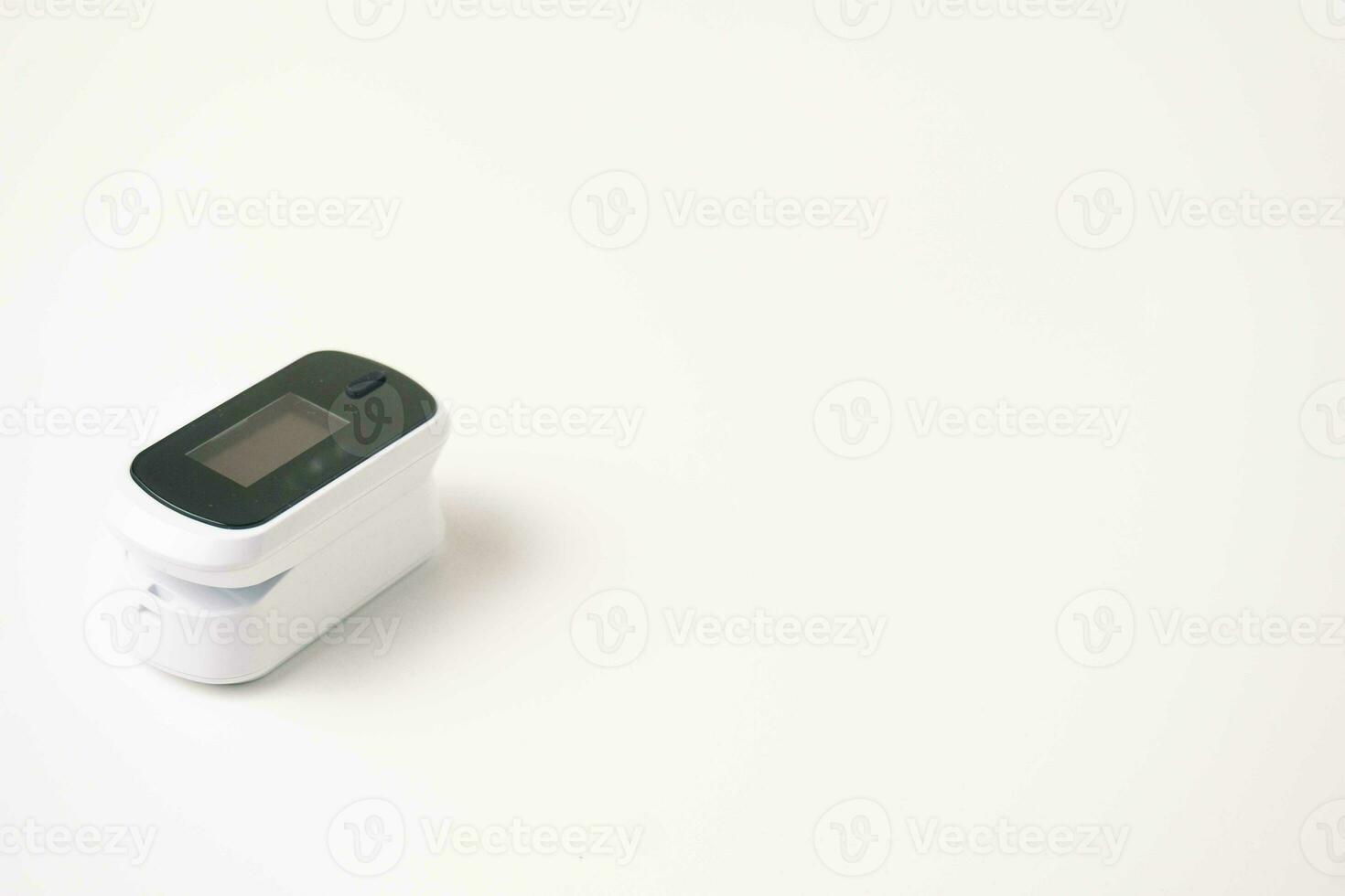 Isometric Pulse Oximeter Fingertip. Blood Oxygen Saturation Level Monitor with Heart Rate Detection, medical device icon, isolated on white background. photo