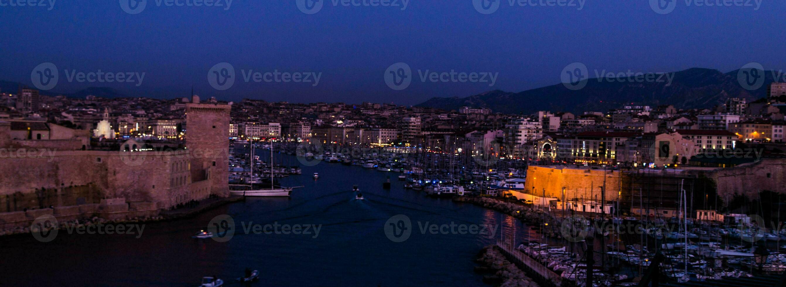 city night marseille in bouche du rhone photo