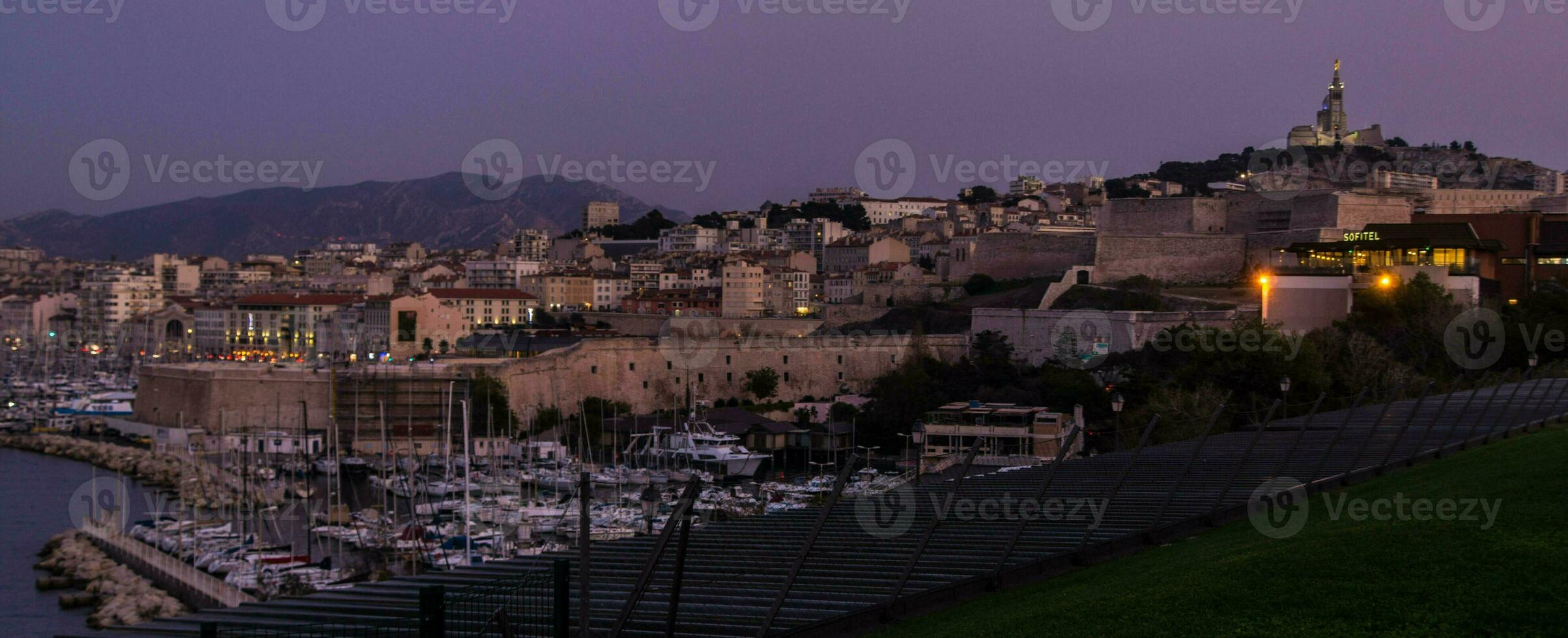 city night marseille in bouche du rhone photo