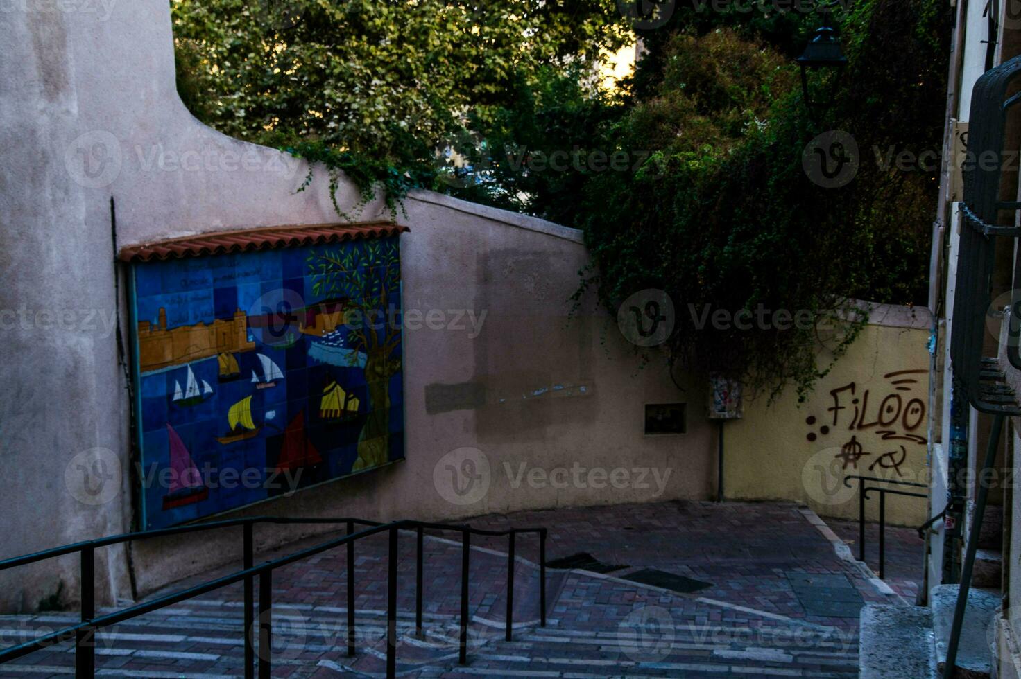 street of the old city of marseille, photo