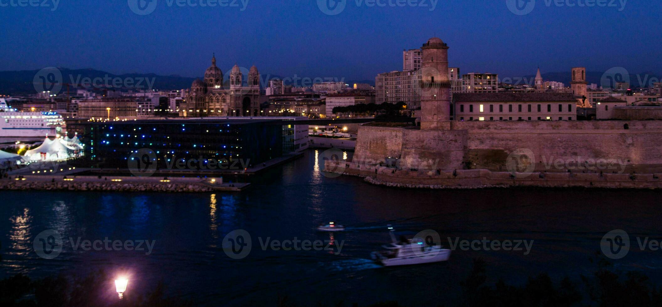 ciudad noche Marsella en boca du Ródano foto