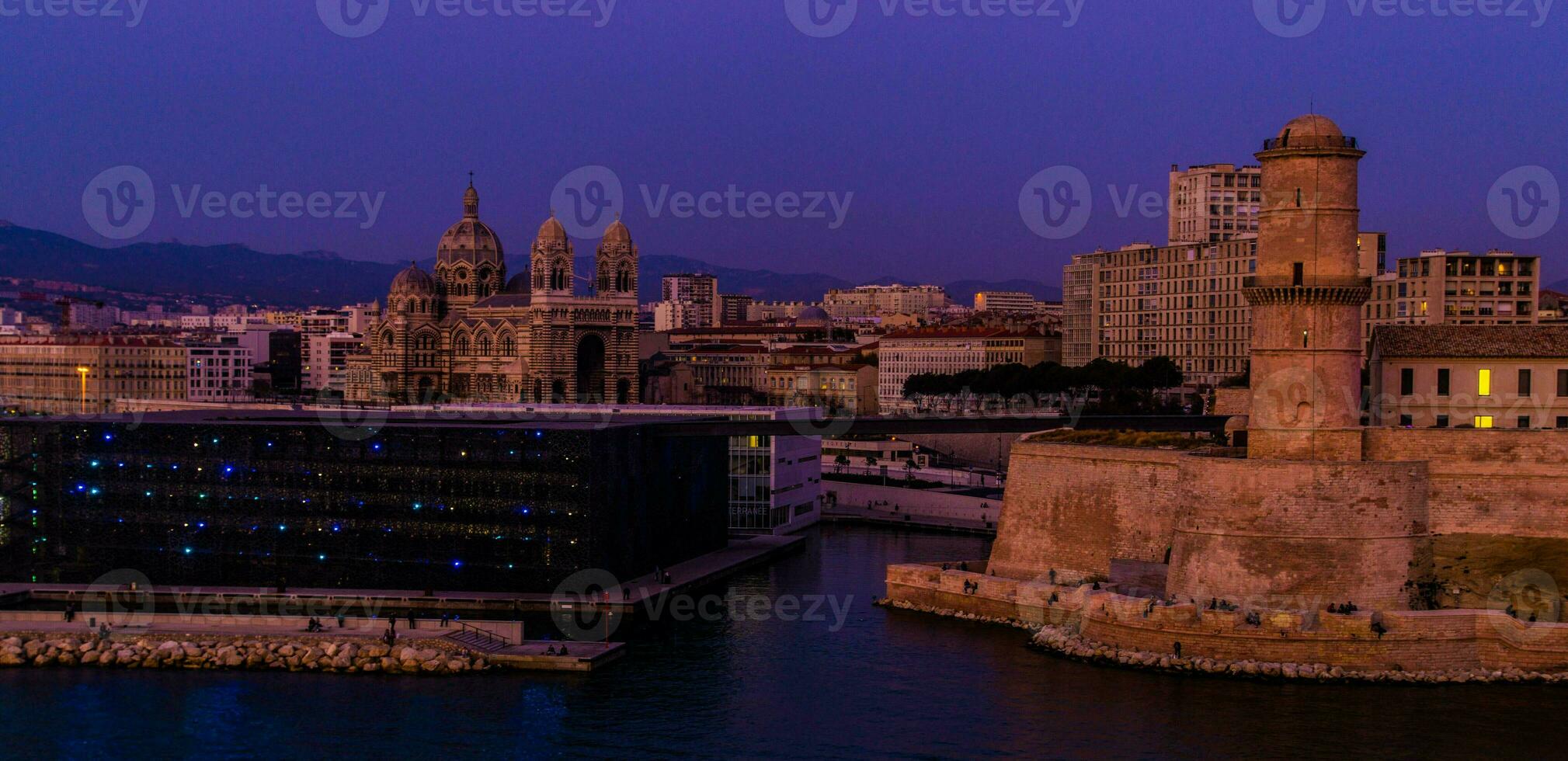 city night marseille in bouche du rhone photo