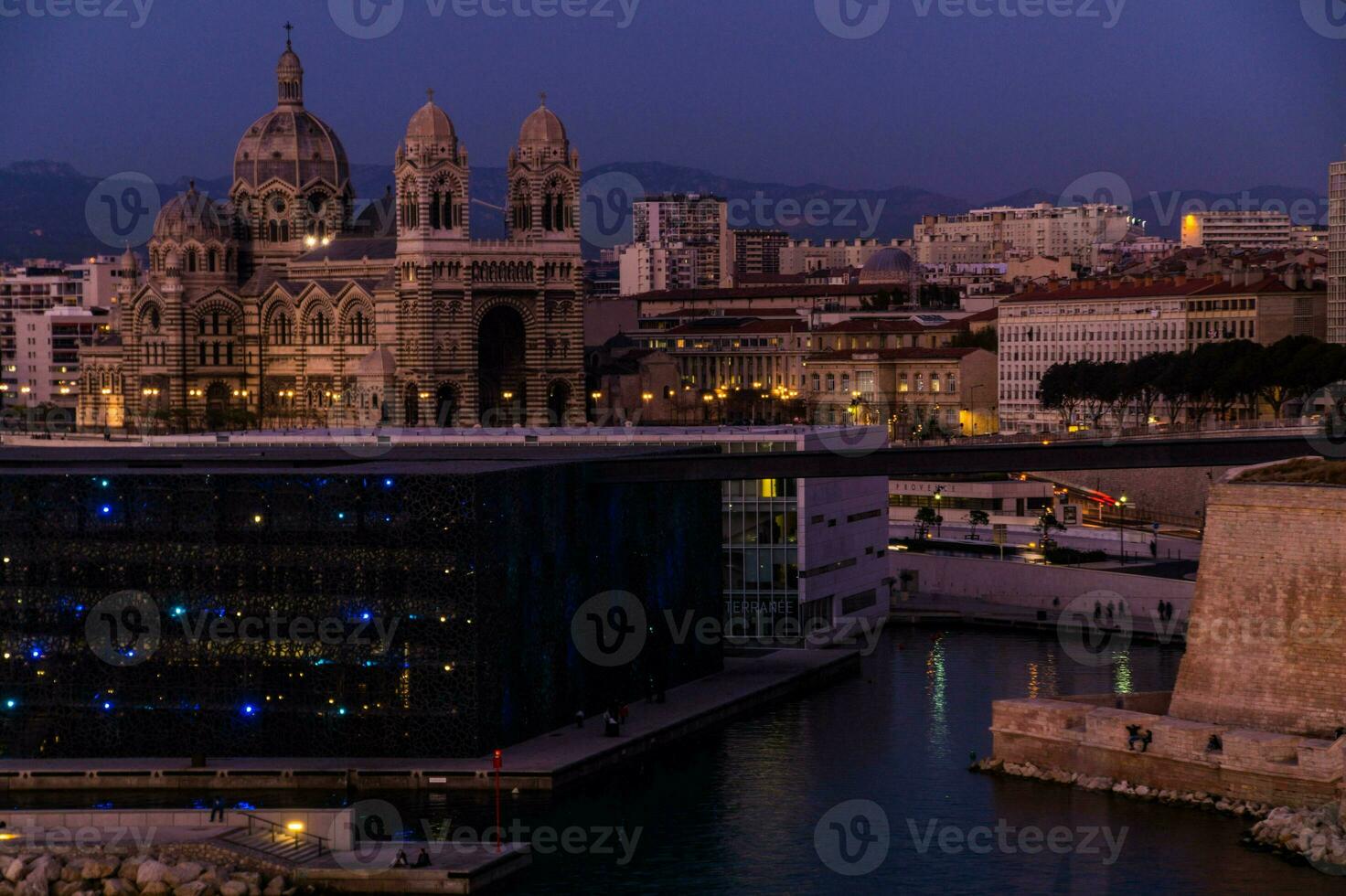 city night marseille in bouche du rhone photo