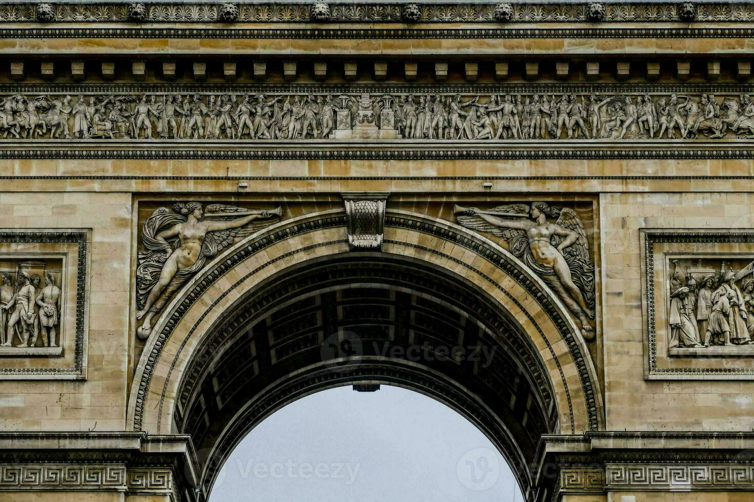 the arc de triomphe in paris photo
