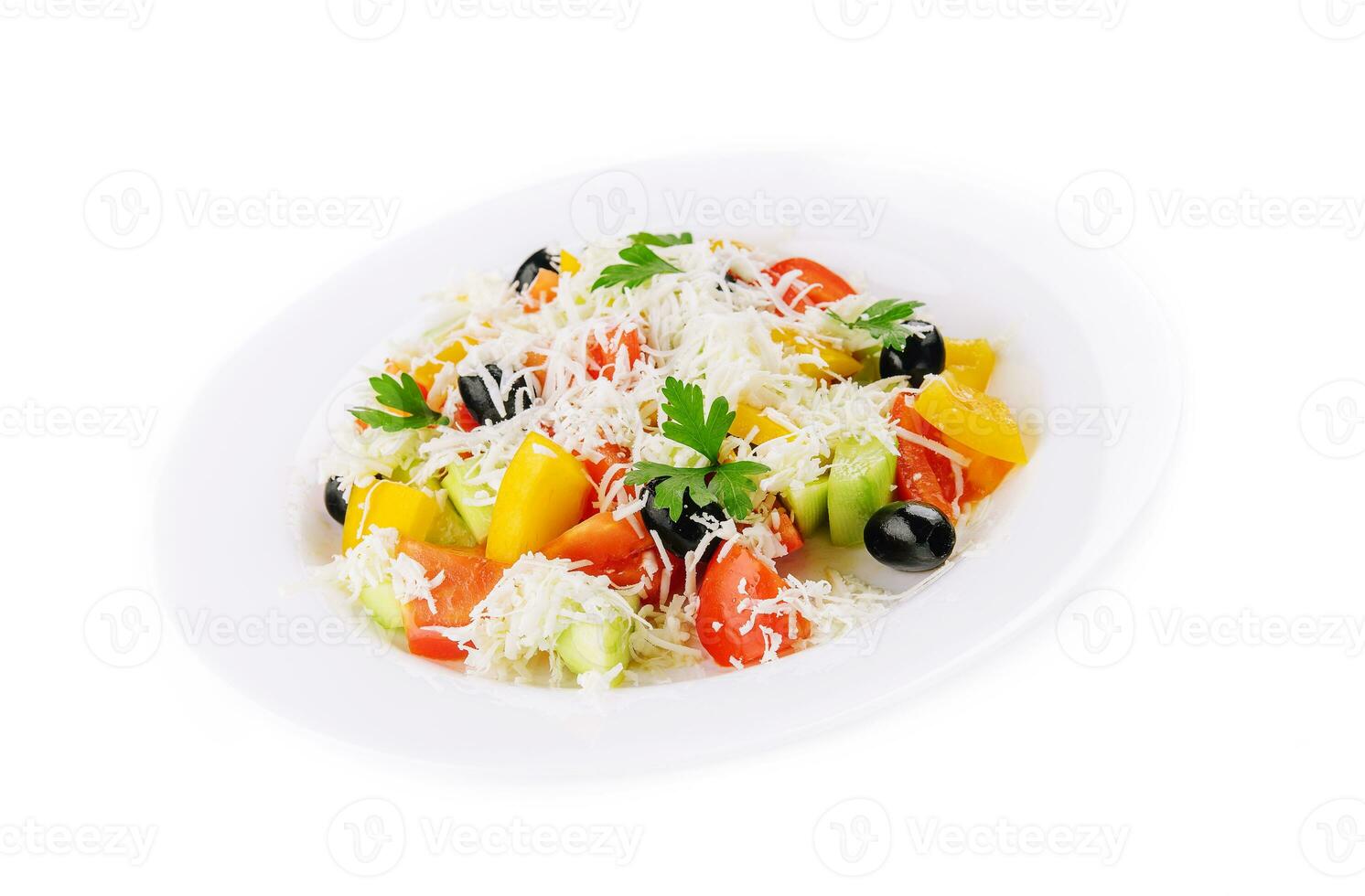 Fresco vegetal griego ensalada en blanco foto