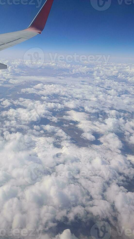 avión ala, avión vuelo. eso lata ser usado para publicaciones y cuentos, usado como un antecedentes para diseño foto