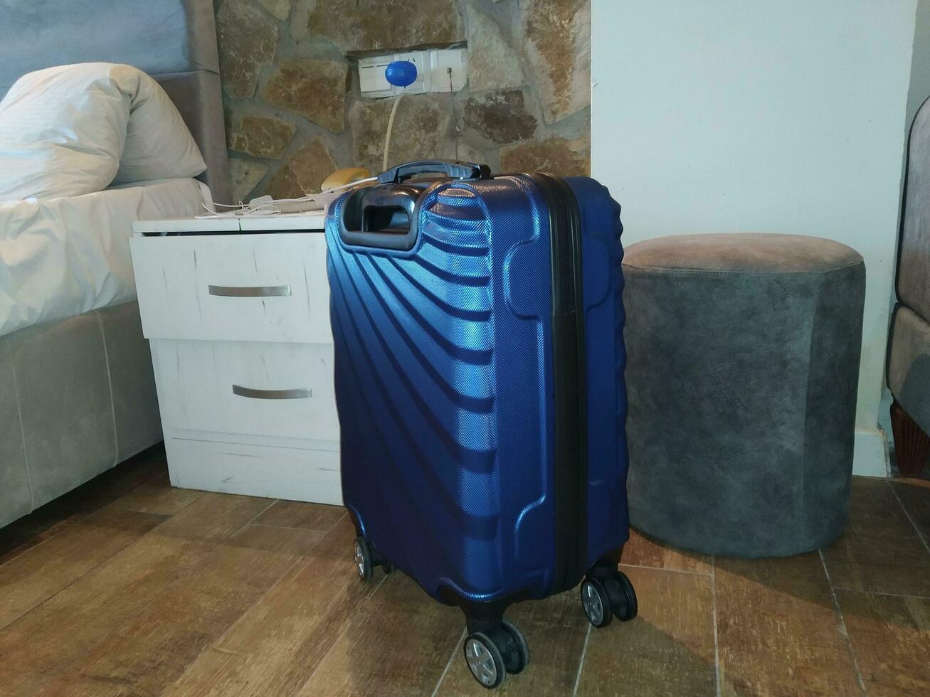 equipaje en el hotel habitación, Listo a viajar. viaje concepto foto