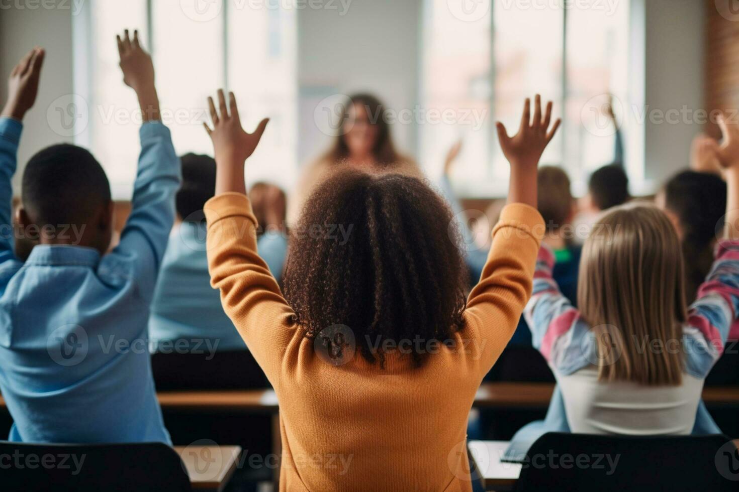 profesores día - inspirador profesor a el frente de el clase, dedicado estudiantes levantamiento su manos en firmar de participación. en profesores día, nosotros celebrar esos quien forma mentes ai generativo foto