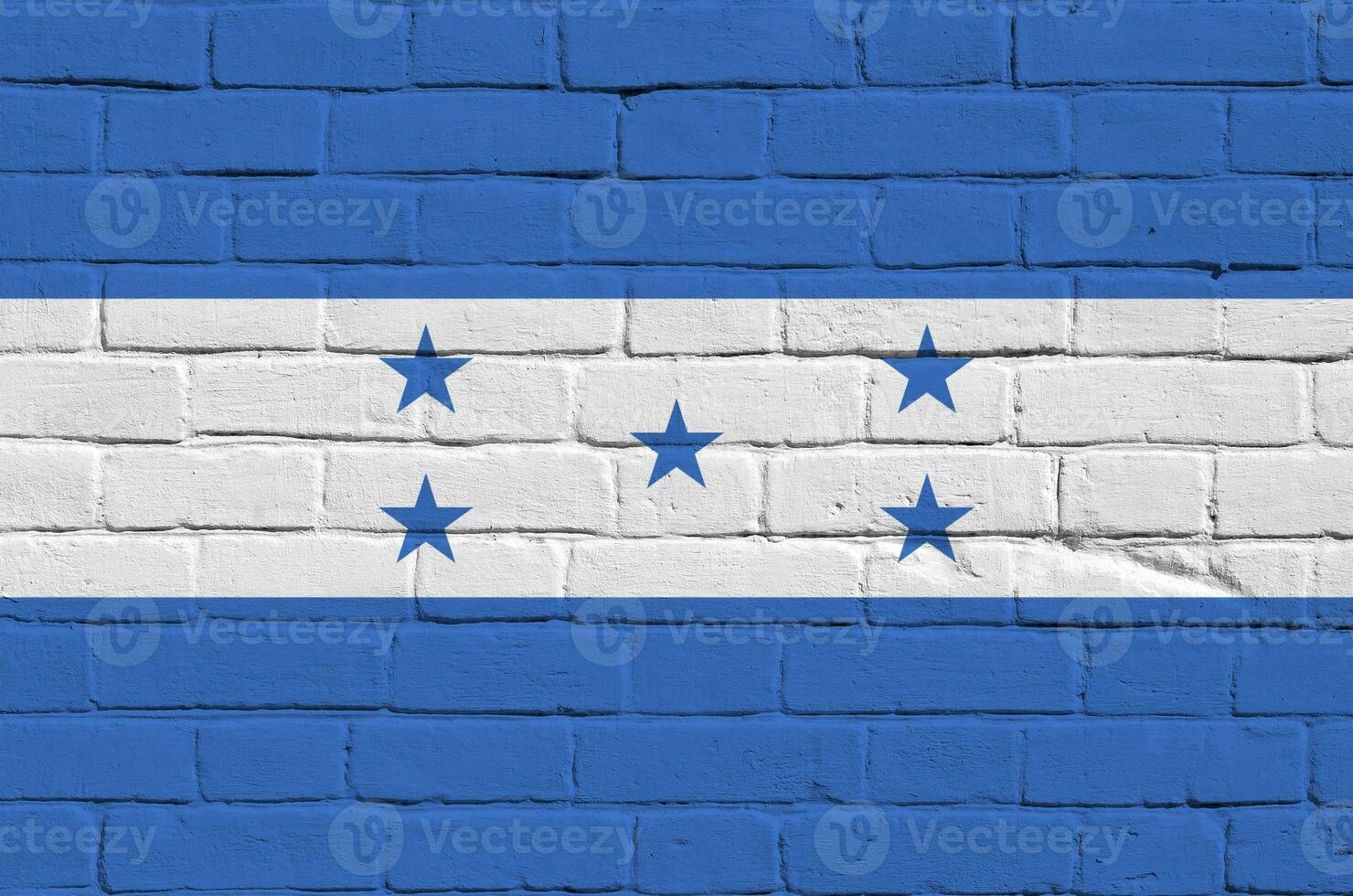 Honduras bandera representado en pintar colores en antiguo ladrillo pared. texturizado bandera en grande ladrillo pared albañilería antecedentes foto