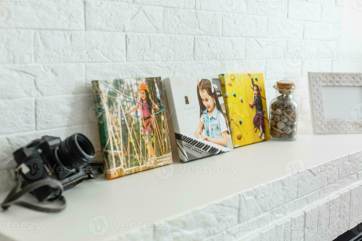 photo canvas stands at home