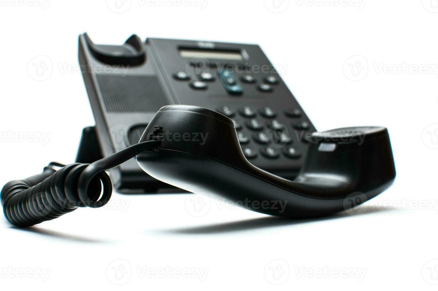 negro teléfono de escritorio en el blanco antecedentes foto
