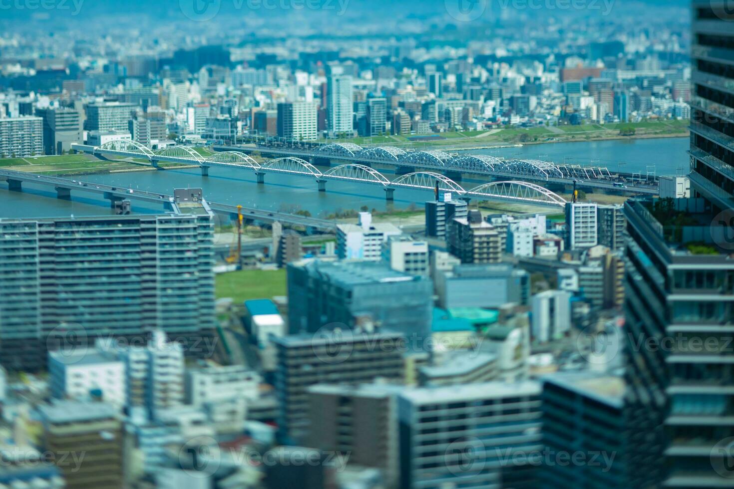 un miniatura paisaje urbano cerca Yodo río en Osaka foto