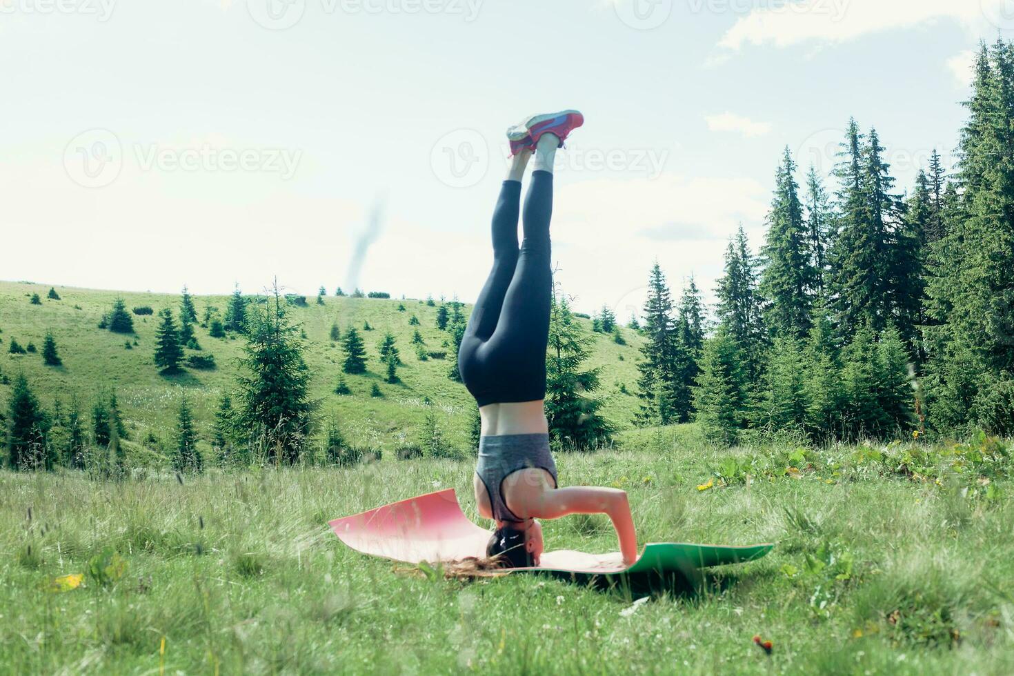 sano joven independiente hembra yoga facultativo foto