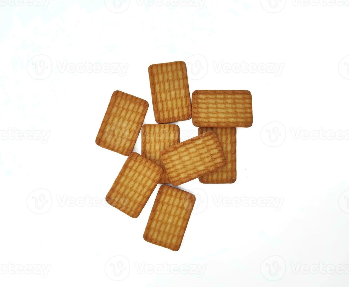apilar de mantequilla galletas en blanco antecedentes foto