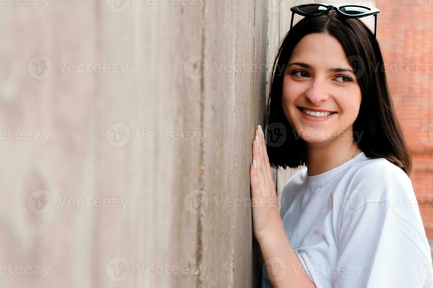 retrato de un linda niña con un maravilloso sonrisa foto