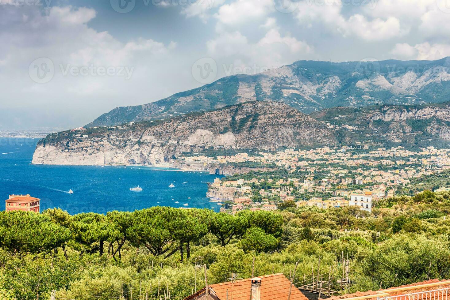 escénico aéreo ver de Sorrento, Italia, durante Hora de verano foto