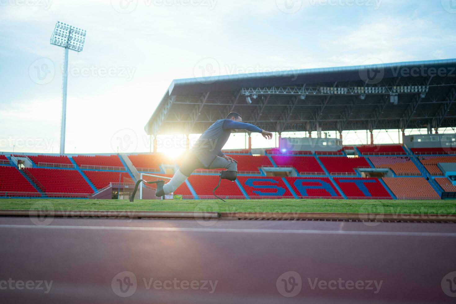 Atletas con discapacidades tomar un descanso a el estadio Entre formación sesiones foto