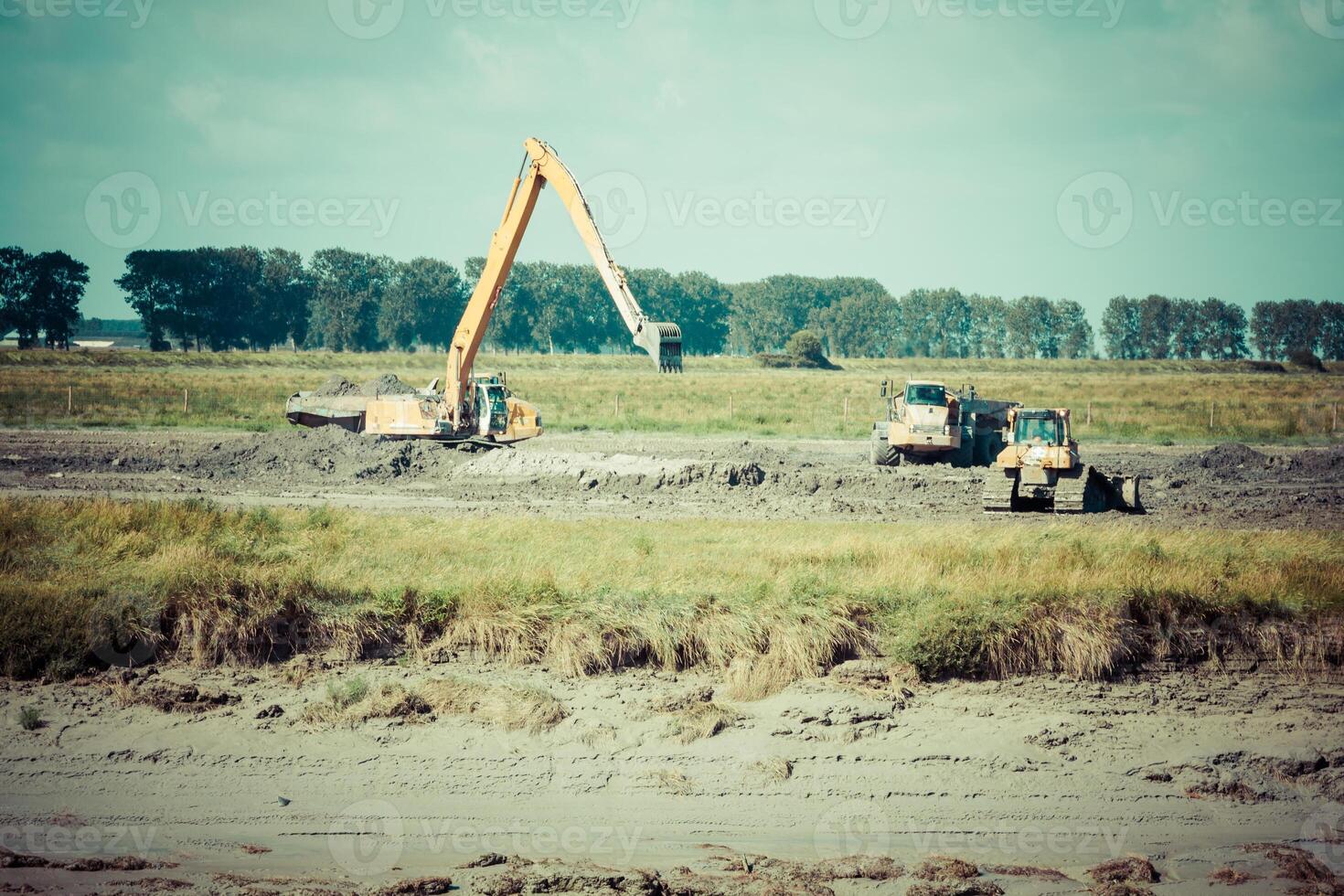 excavador en nuevo construcción sitio foto